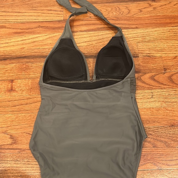 New! Profile by gottex one piece in perfect condition - Picture 10 of 11